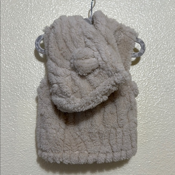 SHEIN- Cozy Cream Fleece Vest - Picture 2 of 3